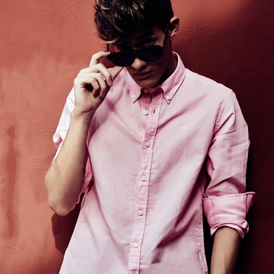 look camisa rosa hombre