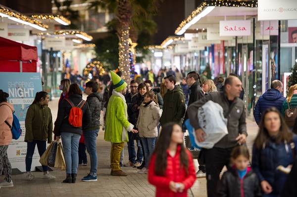 shopping night viladecans