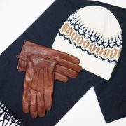 sombrero bufanda y guantes BODEGÓN