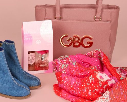 regalos Bolso G by Guess, Botines y pañuelo Desigual, belleza The Body Shop