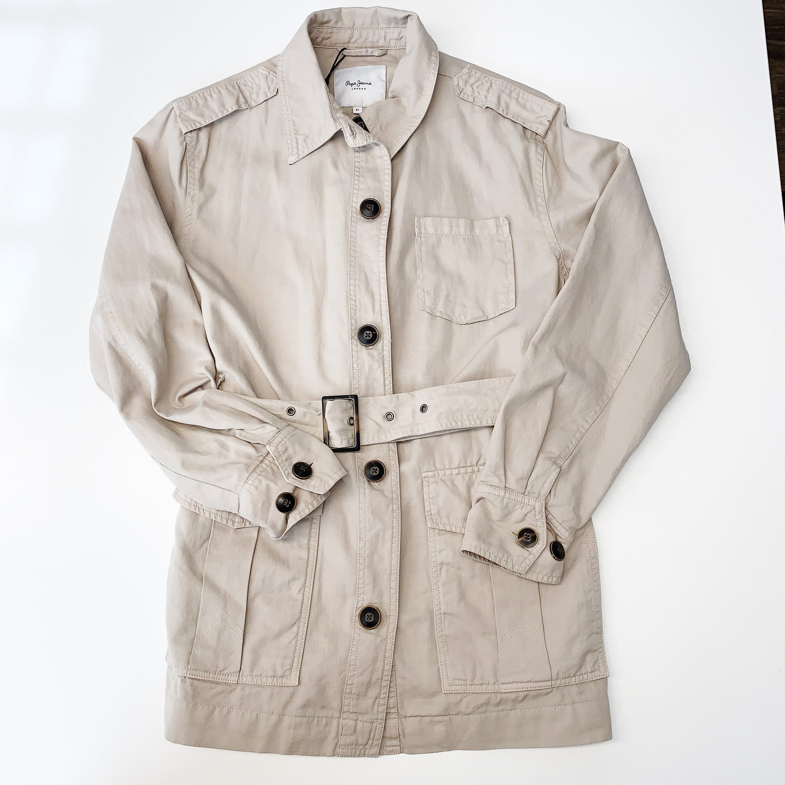 La chaqueta Sahariana: un clásico que no puede faltar en el